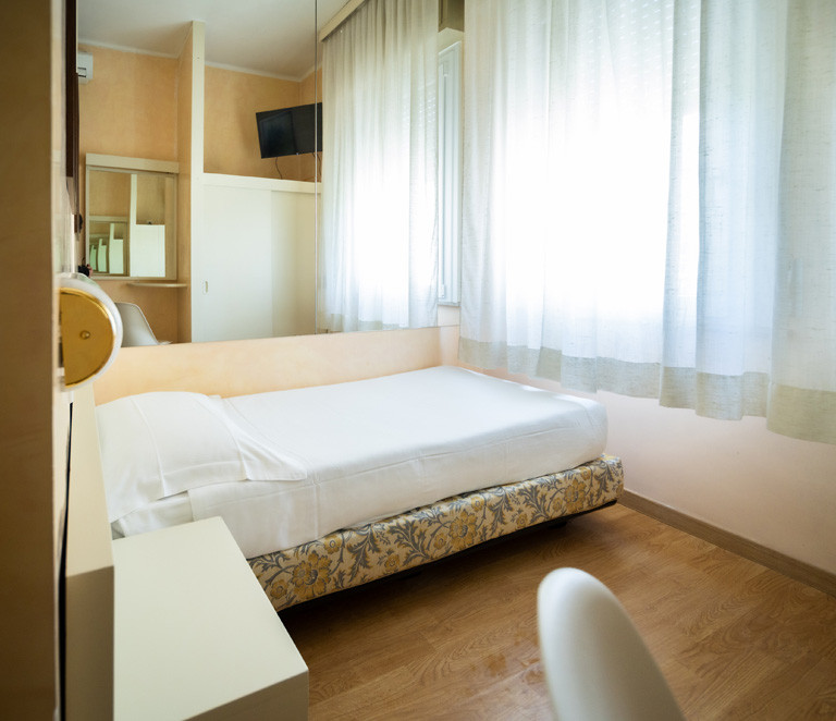 media.Camere-Economy_4Hotel_RosaBianca_Rimini