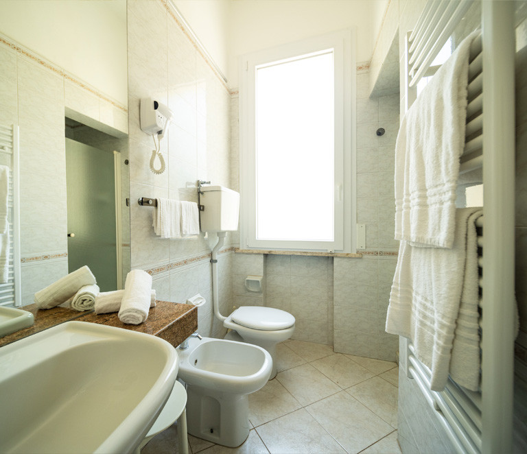 media.Camere-Standard_3Hotel_RosaBianca_Rimini